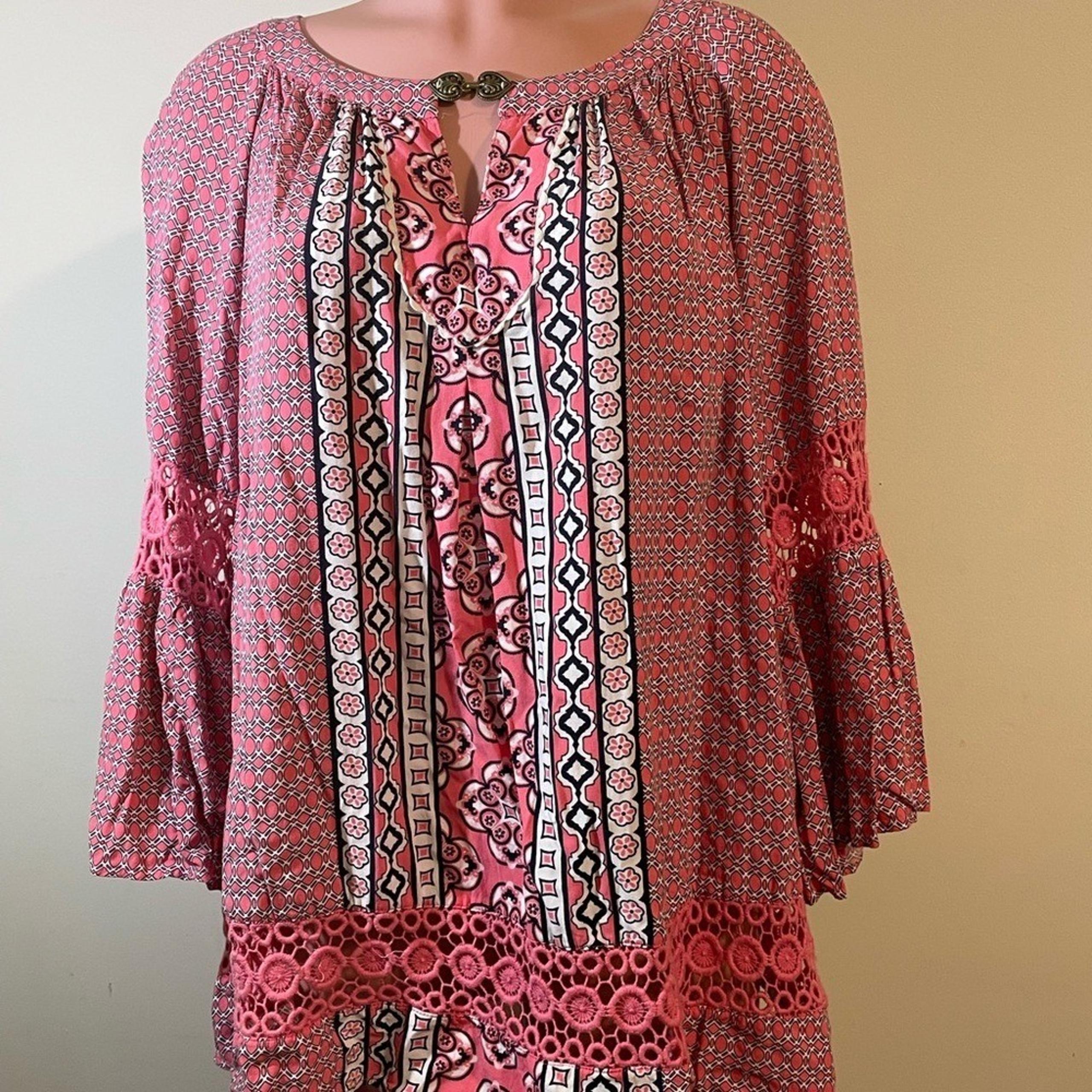 Crown & Ivy Women's blouse 3/4 Bell Sleeve Printed Top pink/peach black size 2X