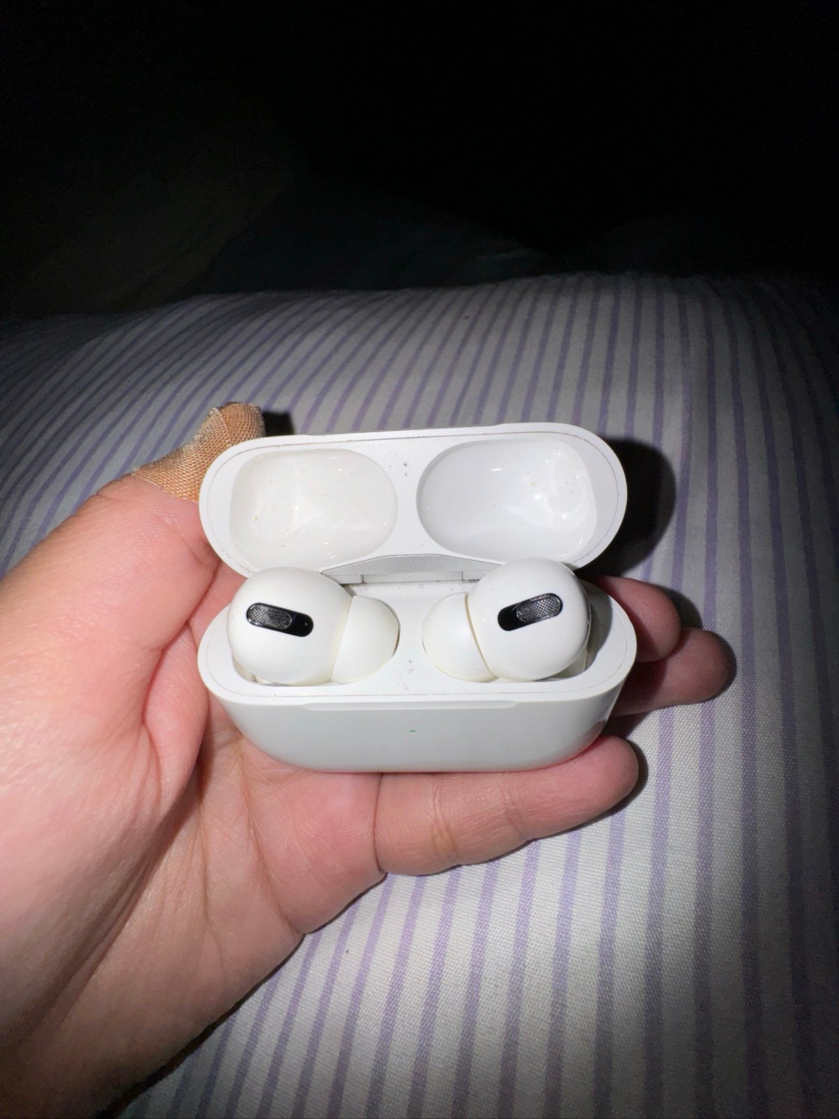 Apple AirPods 1st Generation with Charging Case in White
