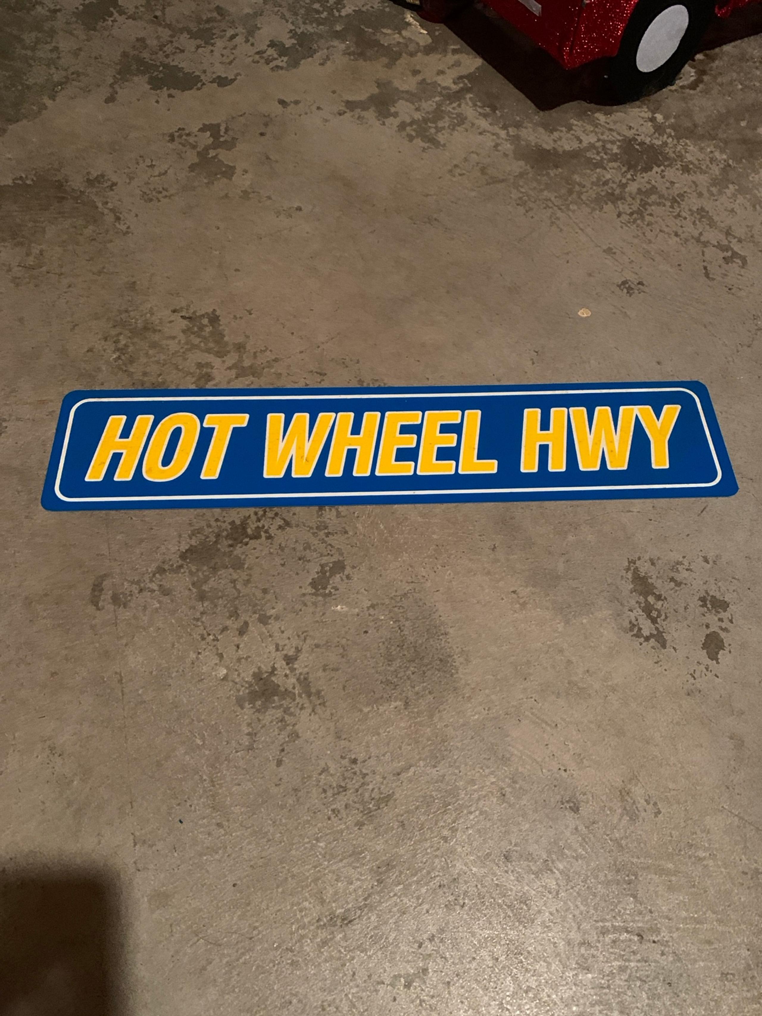 Hot wheels highway collectors plastic sign