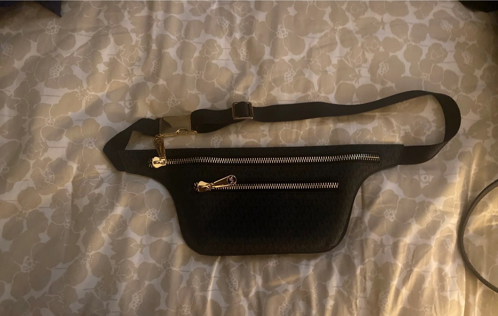 Signature fanny pack michael kors