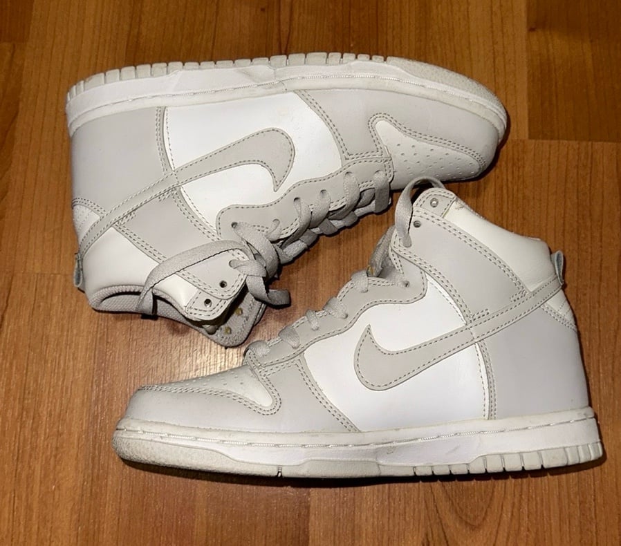 Nike dunks grey