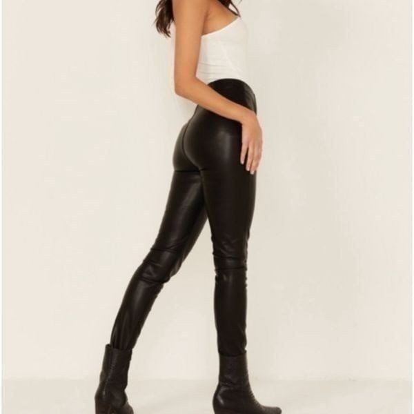 Free People faux leather black pull on pants sz 4