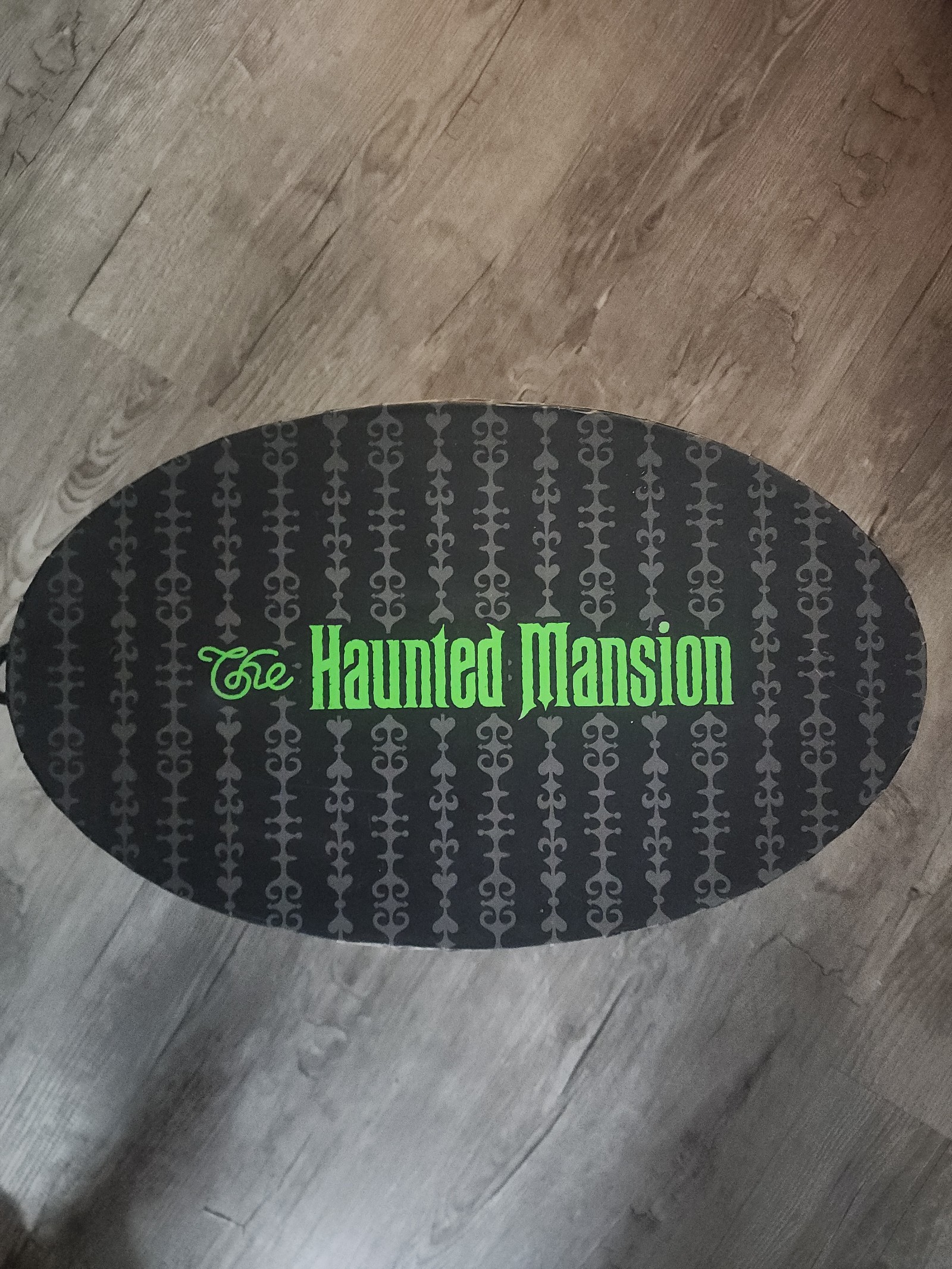 Haunted mantion hat box and hat