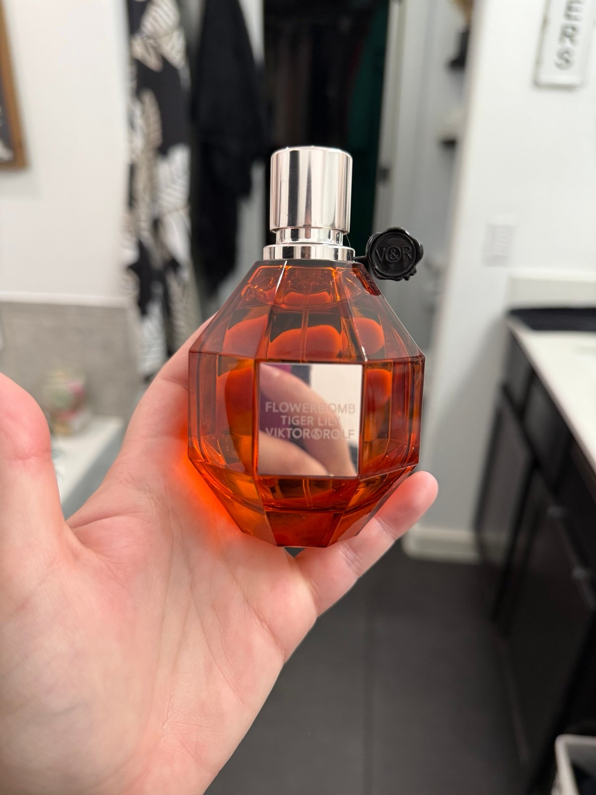 Viktor & Rolf Flowerbomb tiger lilly perfume