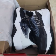 NEW Balance kids Sneakers size 4