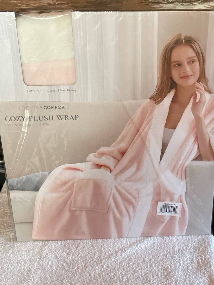 CozyPlushWrap -Premier Comfort 50X70X((127cmX178cm) Made exclusively for Macy’s.