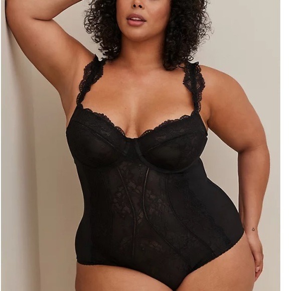 TORRID NWT UNDERWIRE UNLINED BODYSUIT - LACE BLACK SIZE 3X