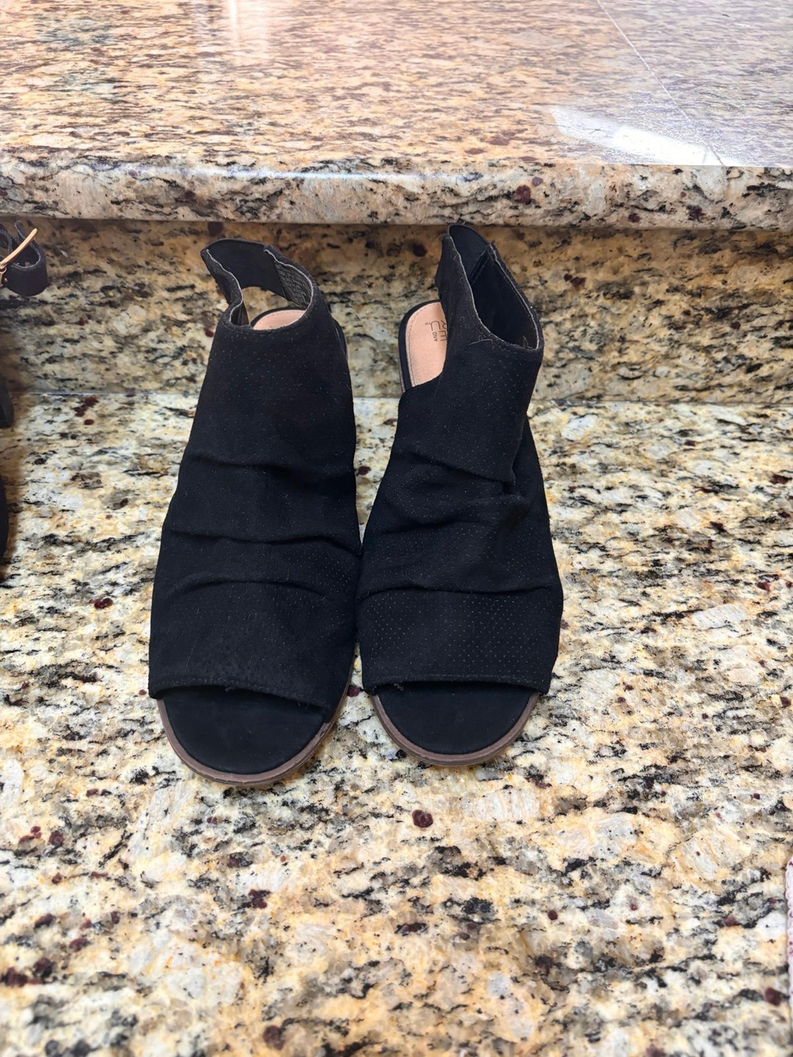 Time and Tru Women's Peep Toe Bootie heels