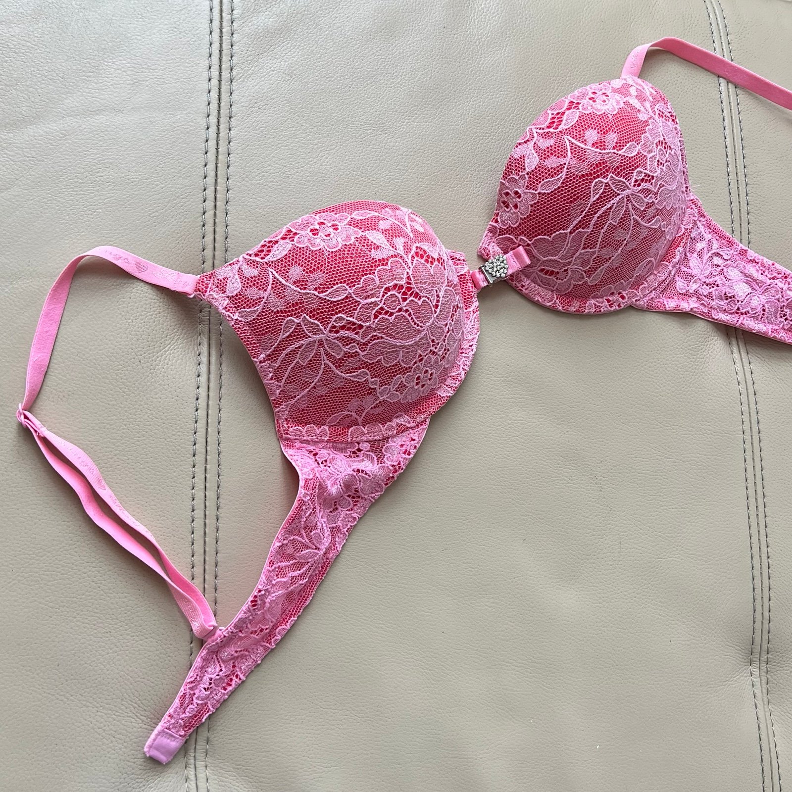 VICTORIAS SECRET Pink Lace Bra