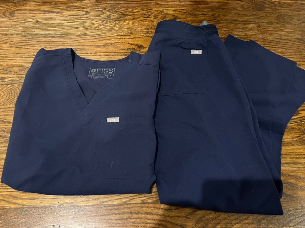 figs scrubs size small