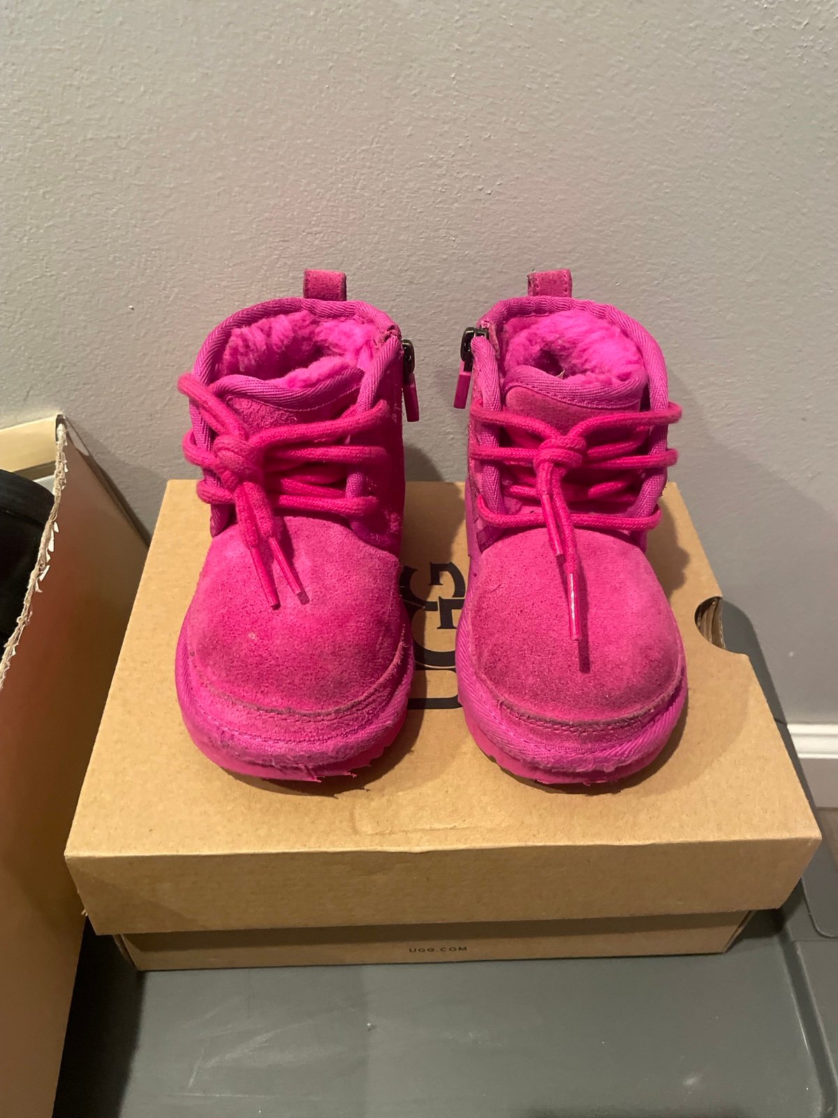 Toddler UGGS size 7