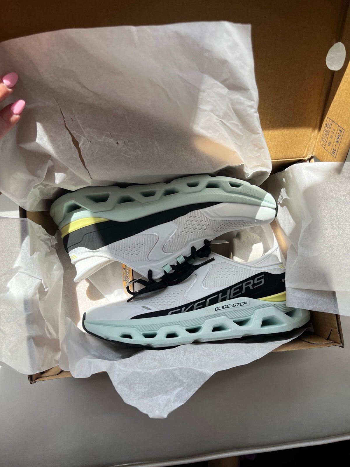 BNIB Skechers glide step hands free slip ins memory foam 8 women’s