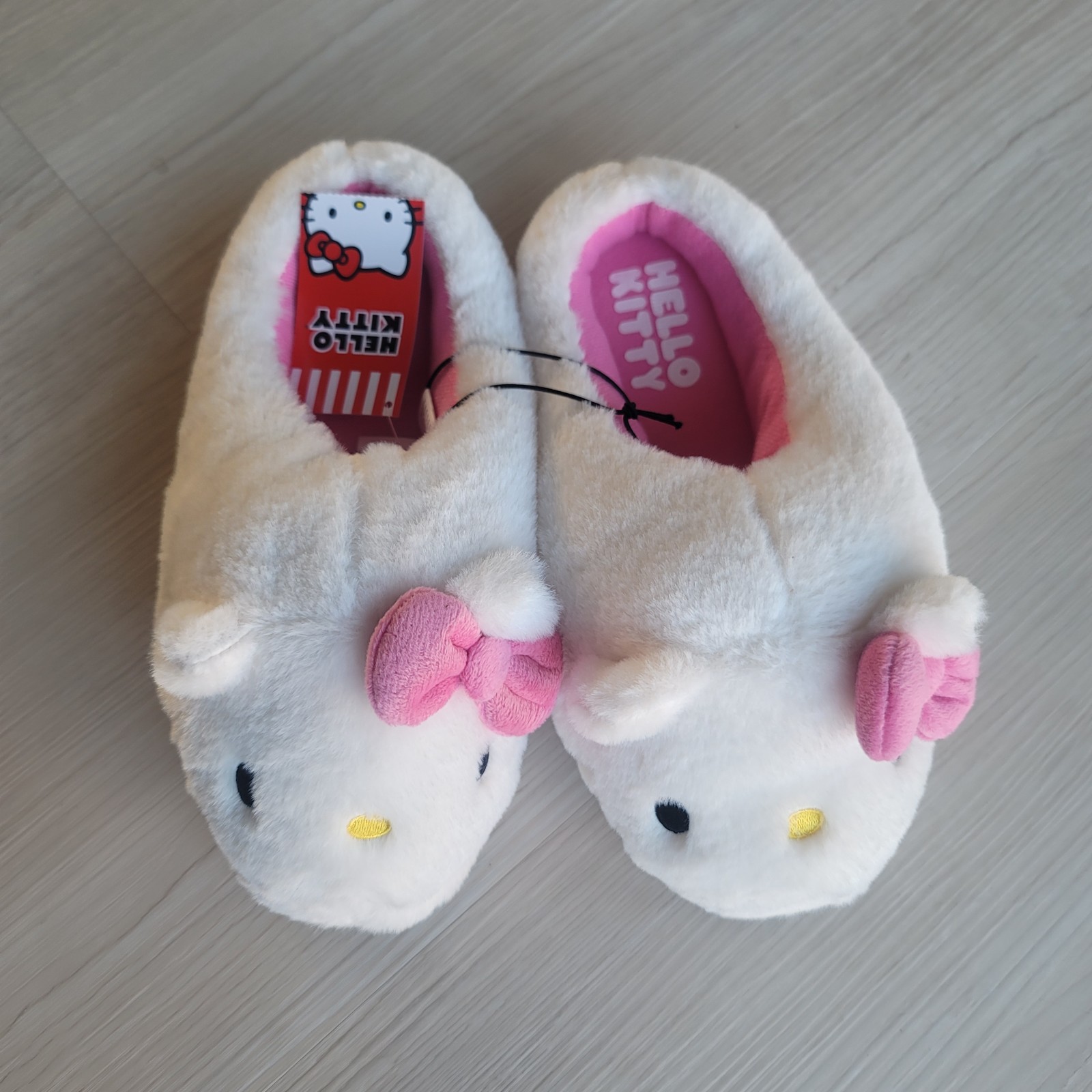 NEW SANRIO/HELLO KITTY Cozy Slippers