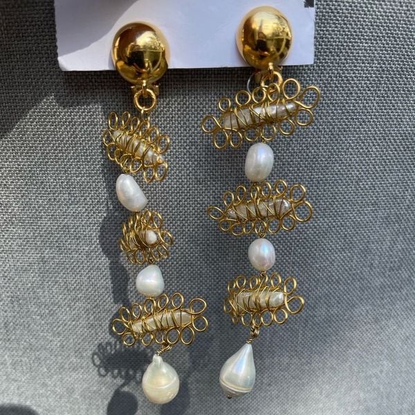 Oscar de la renta clip-on pearl earrings