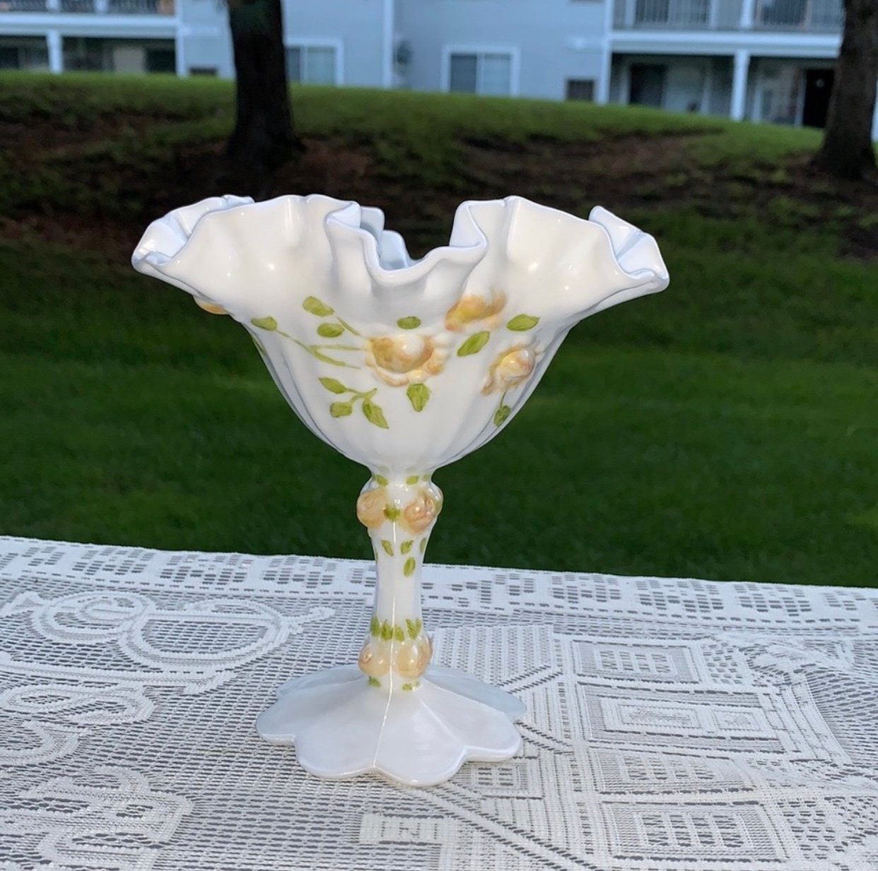 HAND PAINTED Milk Glass Vintage 7 x 6