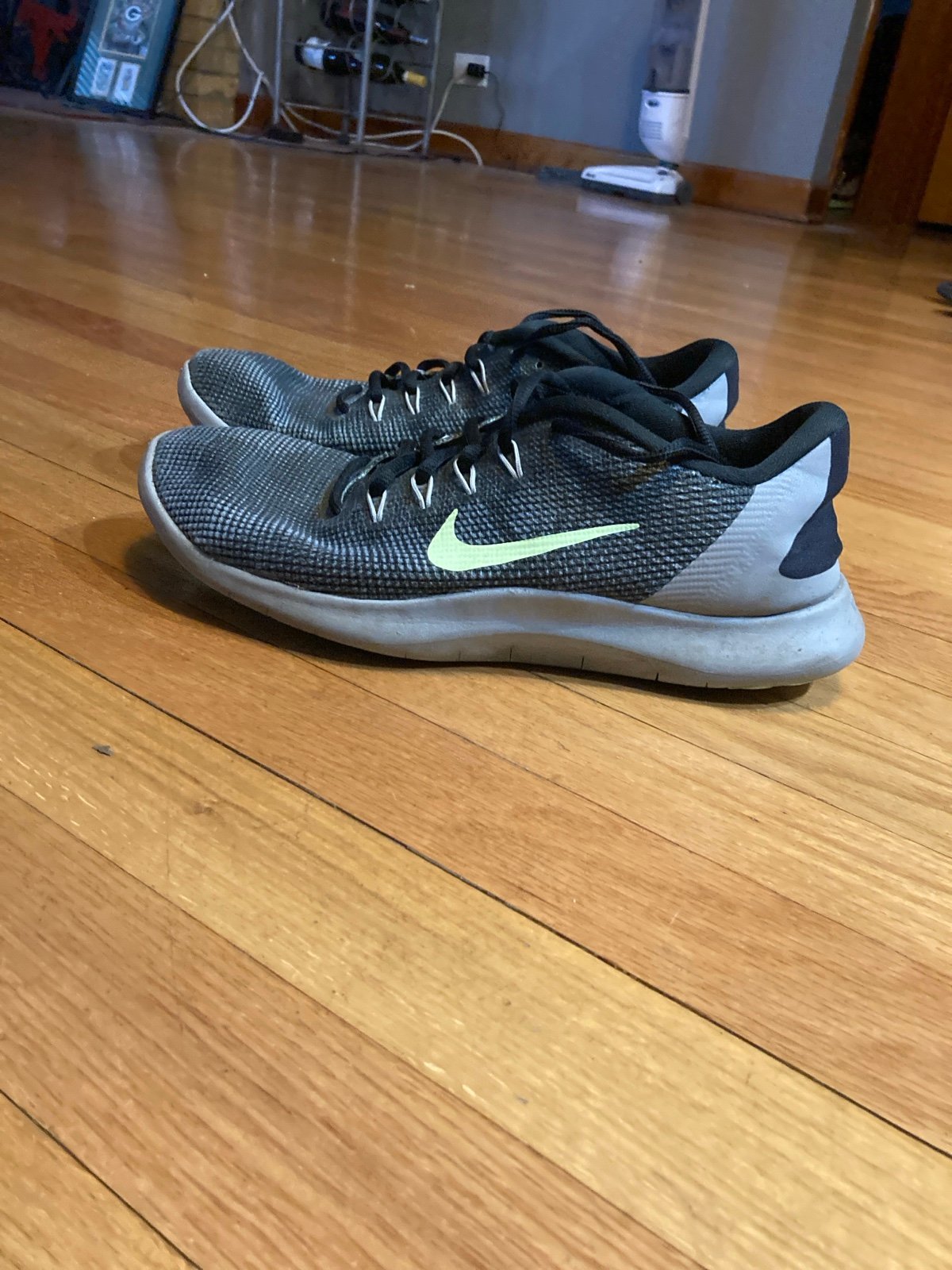 Nike RN flex 2018 Black and Gray Shoes with Neon Swoosh size 9.5