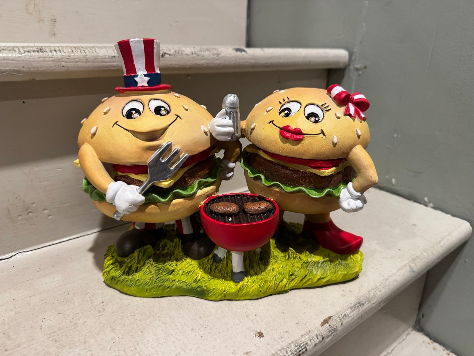 Patriotic hamburger Mrs and Mrs grilling decor