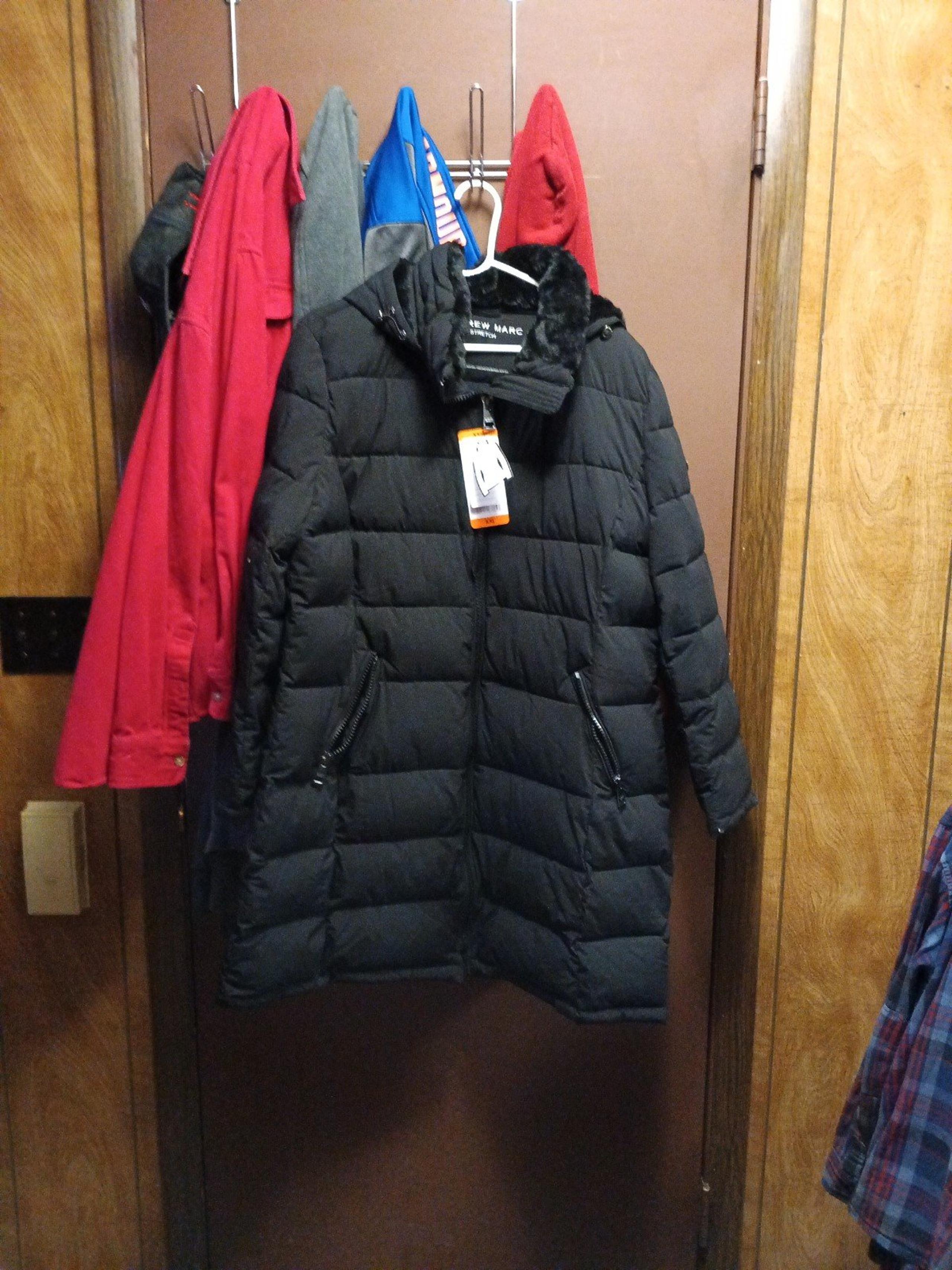Woman's NWT Back Andrew Marc Long Winter Coat
