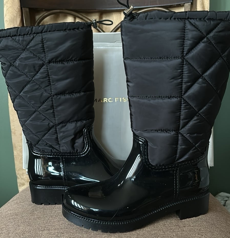 NIB women Sz 8M tall black quilted insulated business casual rain winter boots