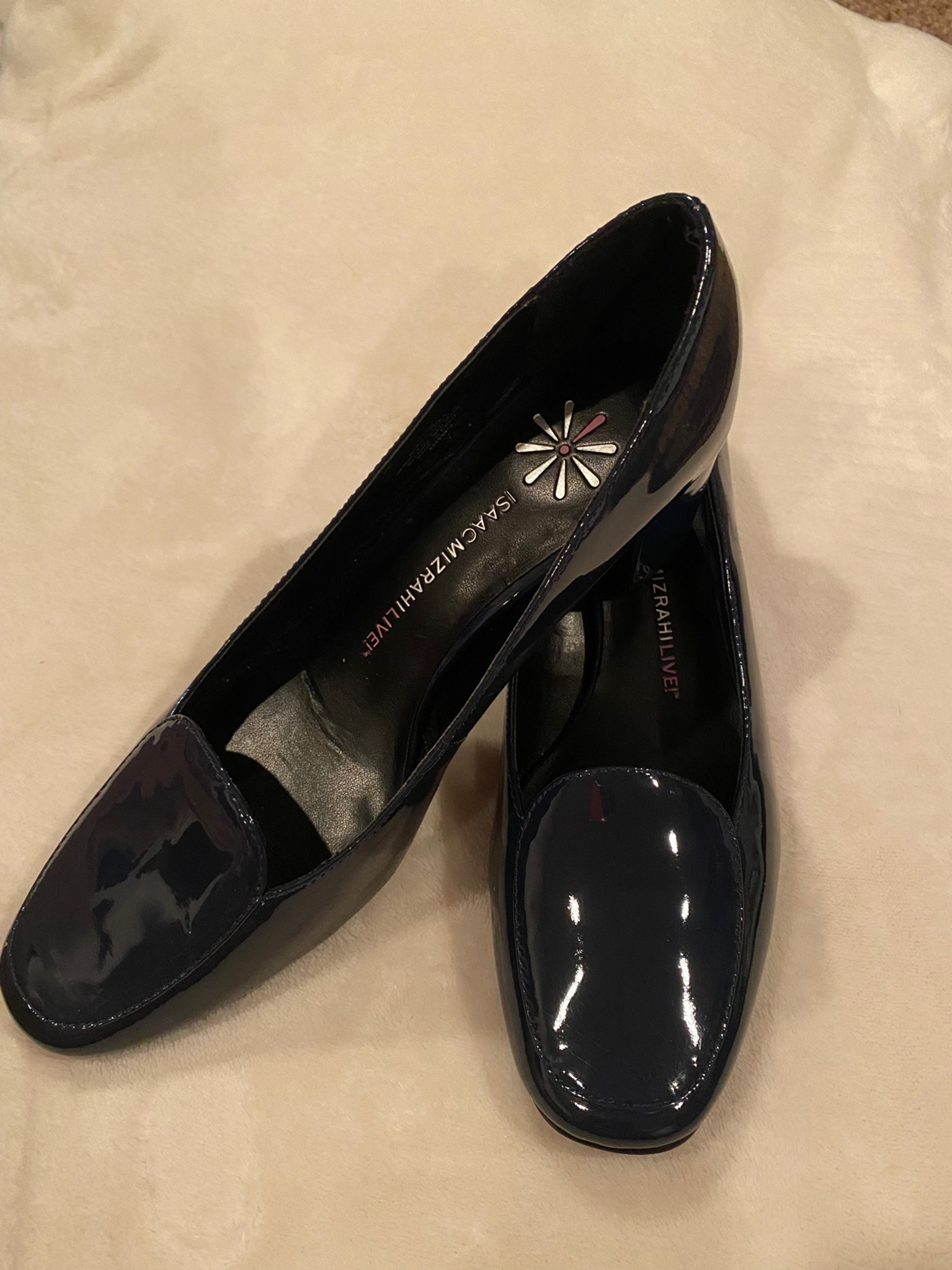 Isaac Mizrahi upper patent leather shoes, womens size 7.5, navy blue