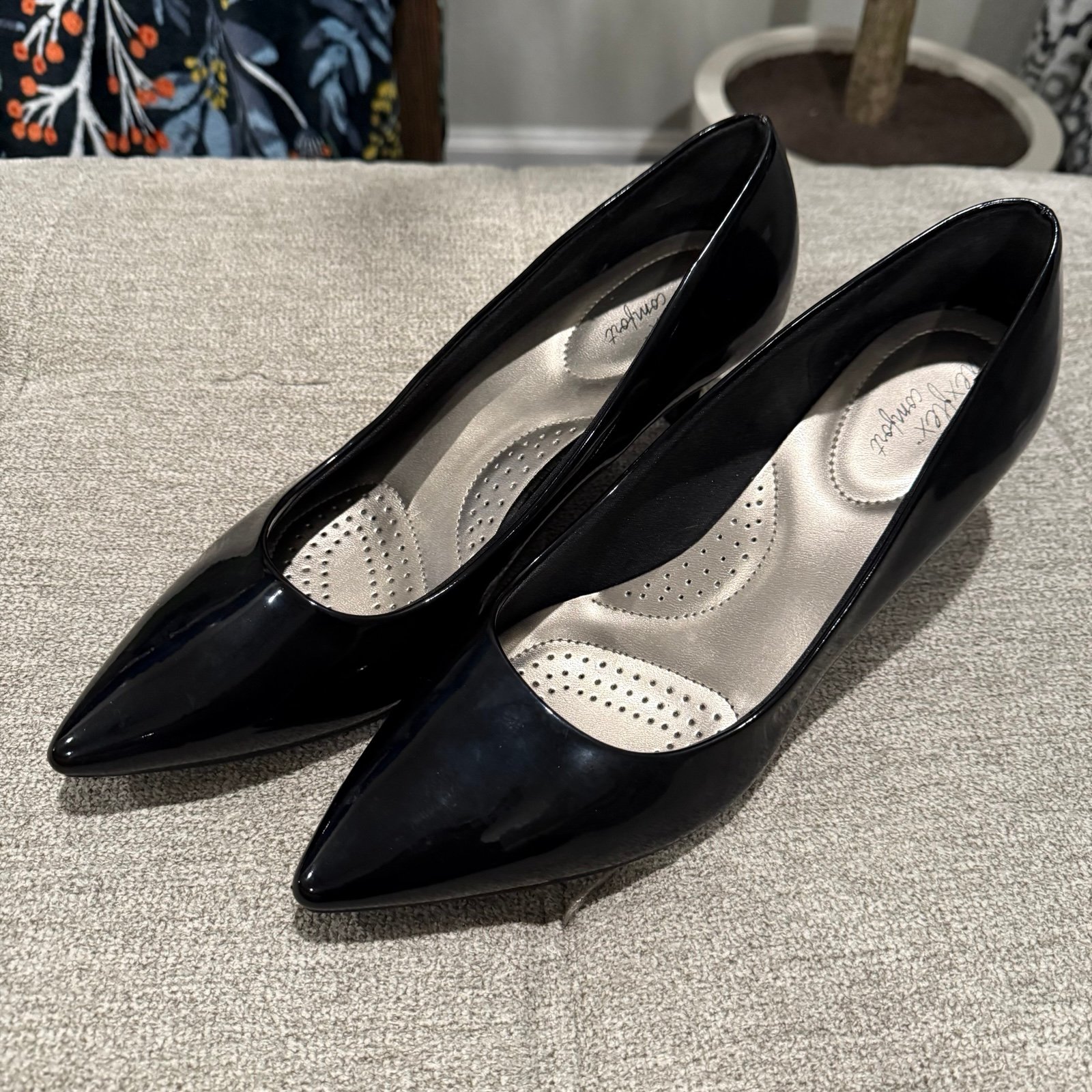Dexflex Comfort Elegant Black Patent Leather Women's Pumps. Size 11.