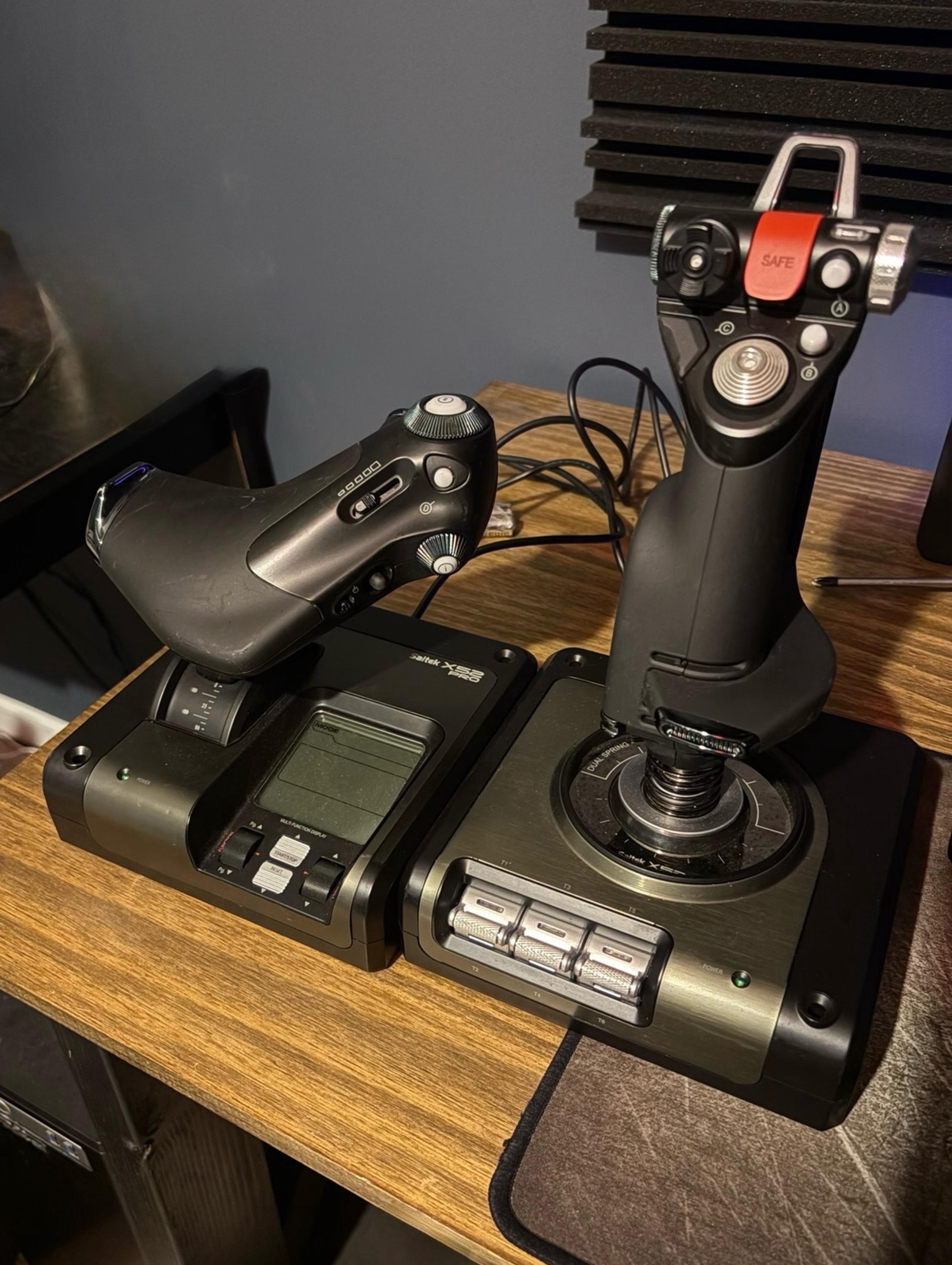 Saitek X52 Pro HOTAS