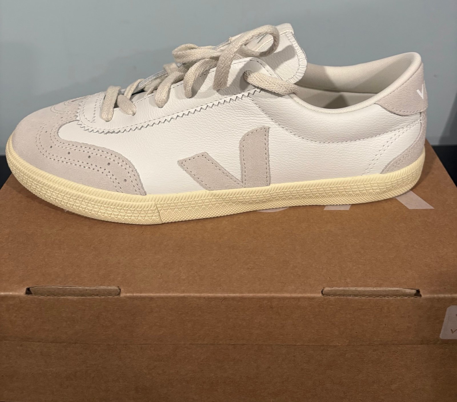 Veja VOLLEY LEATHER WHITE NATURAL | size 10
