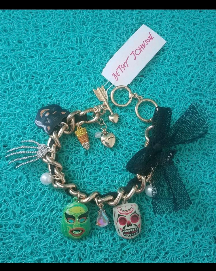 Betsey Johnson Plastic Bracelets | Mercari Betsey Johnson Plastic Bracelets | Mercari