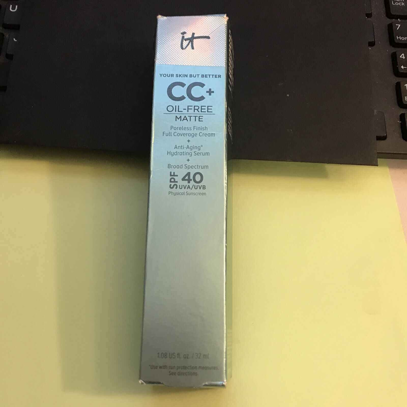 IT Cosmetics CC+Poreless Finish Cream Oil Free Matte w/SPF 40– MEDIUM NIB