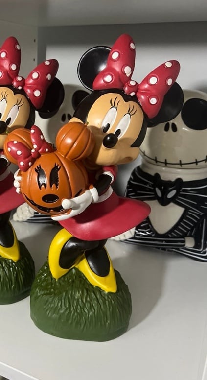 Disney Park Minnie Mouse decor figurine