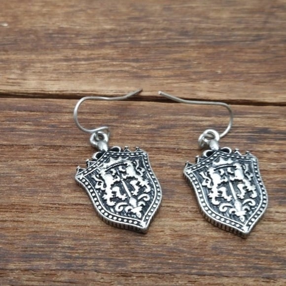 Lannister crest shield earrings E506