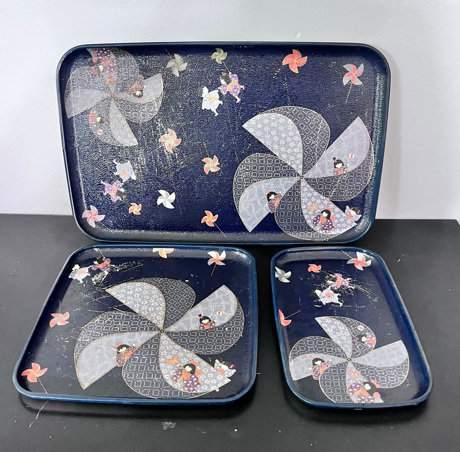 Japanese Set Of 3 Serving Trays Pinwheels