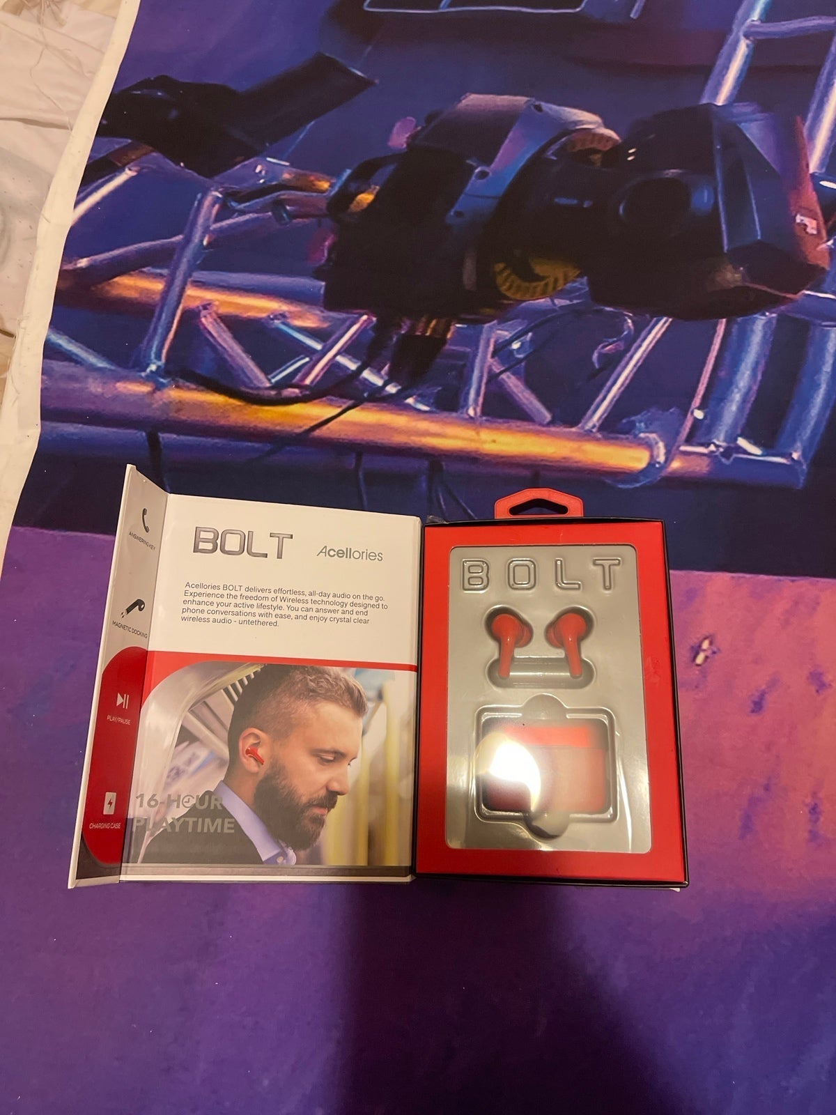 Acellories Bolt true wireless earbuds - detail