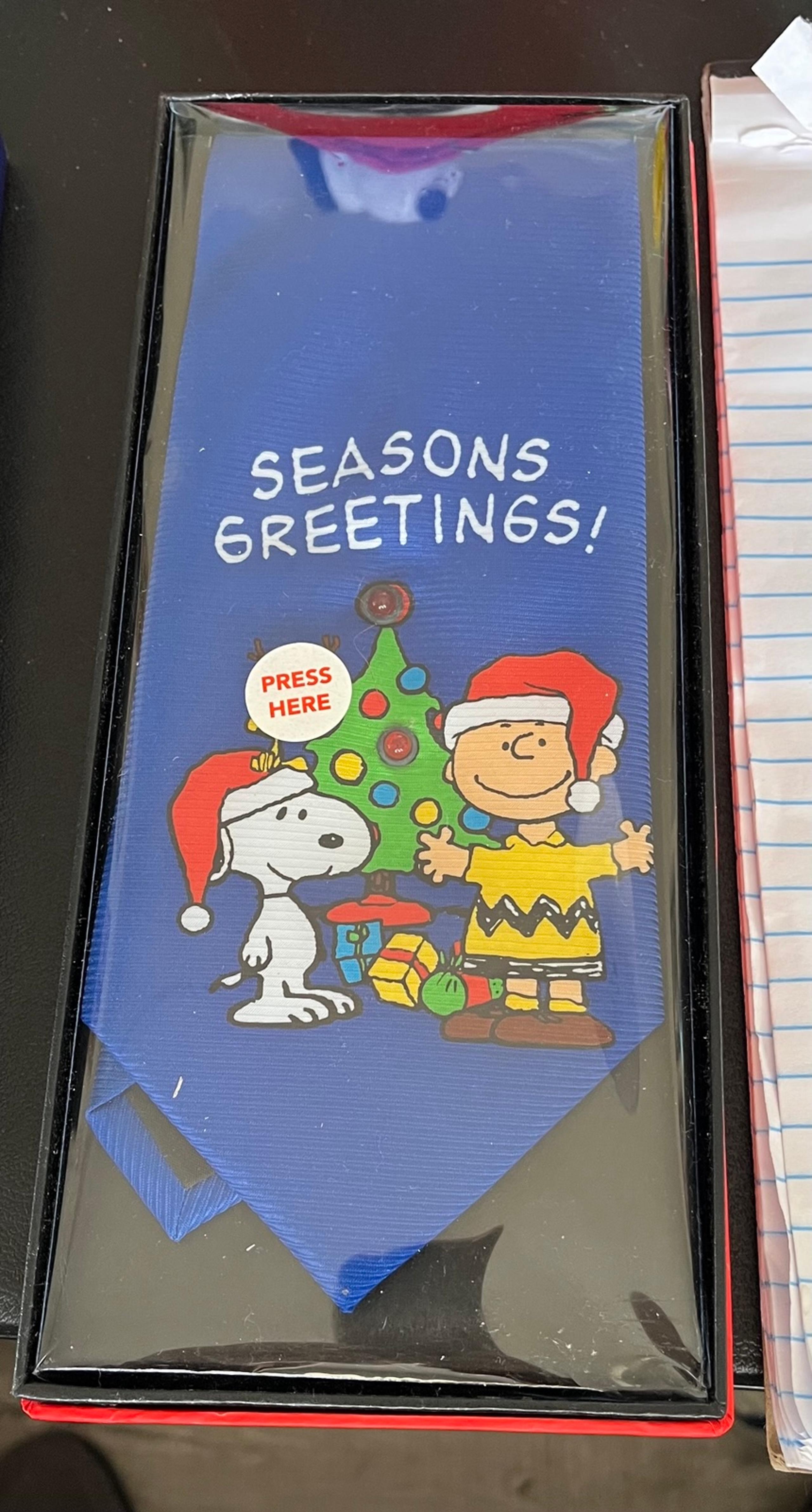TG #20 The Peanuts Christmas Tie with lights on tree
