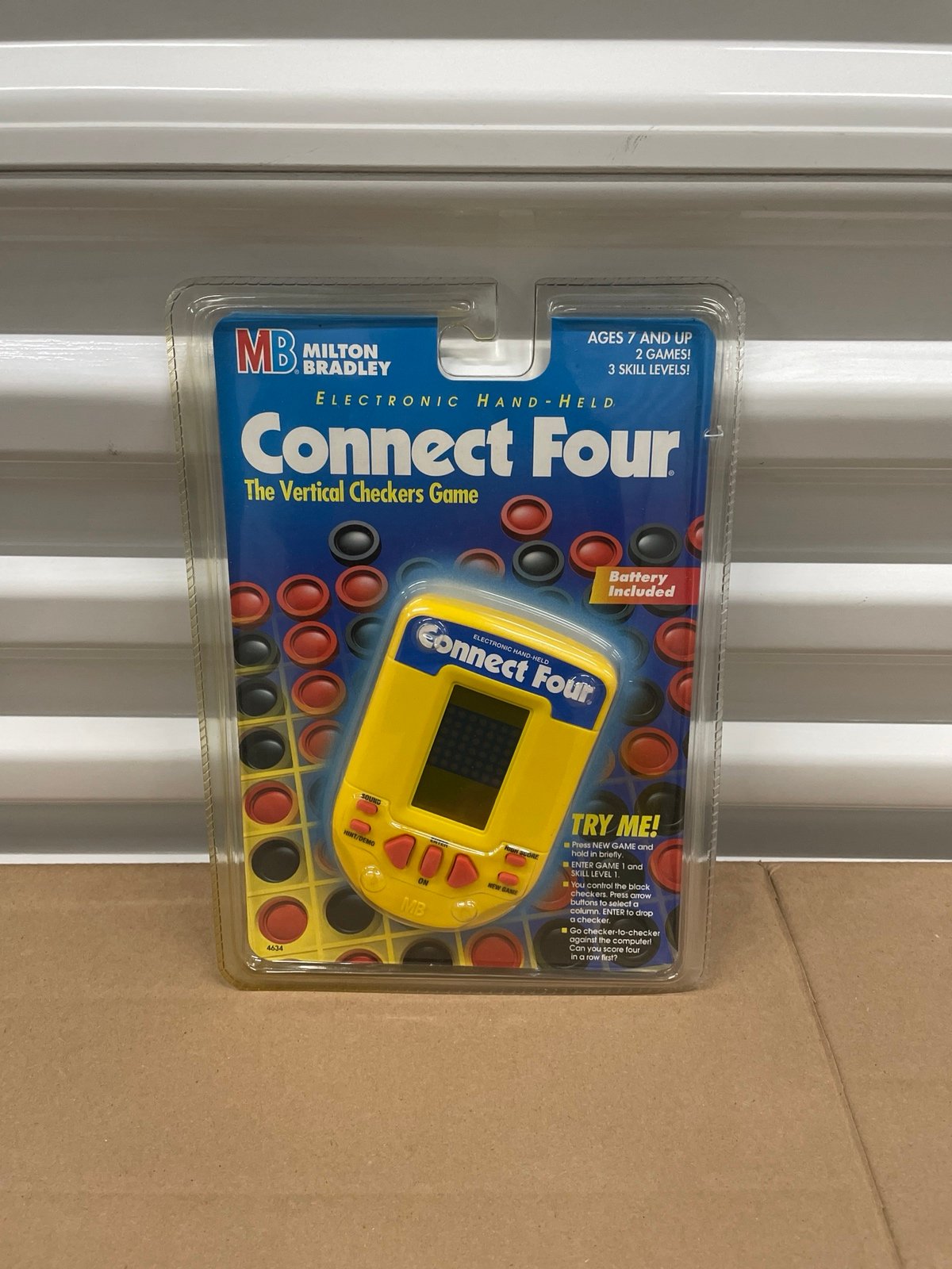 Vintage Connect Four Electronic Handheld Game 1995 Milton Bradley Yellow NEW