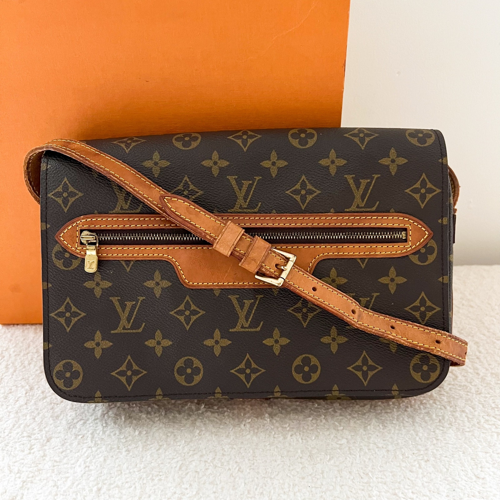 Authentic Louis Vuitton Saint Germain 27 Monogram Crossbody Bag NO0909