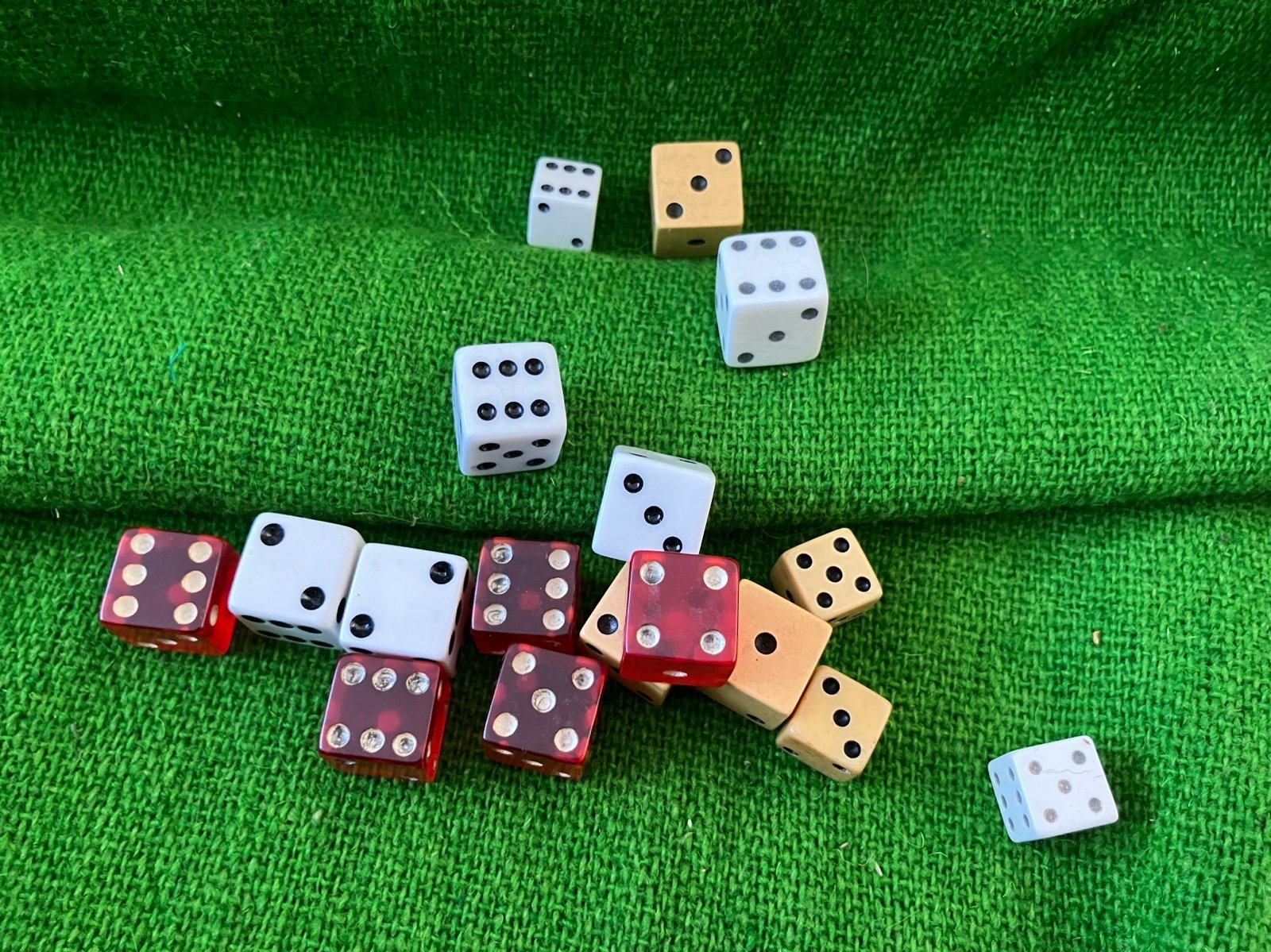 Vintage Lot of Dice Various Sizes, Colors And Material Bakelite
