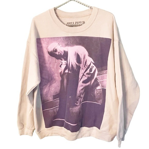 Ariana Grande Size Large Cream Sweetener Filtered Staircase Crewneck Sweatshirt