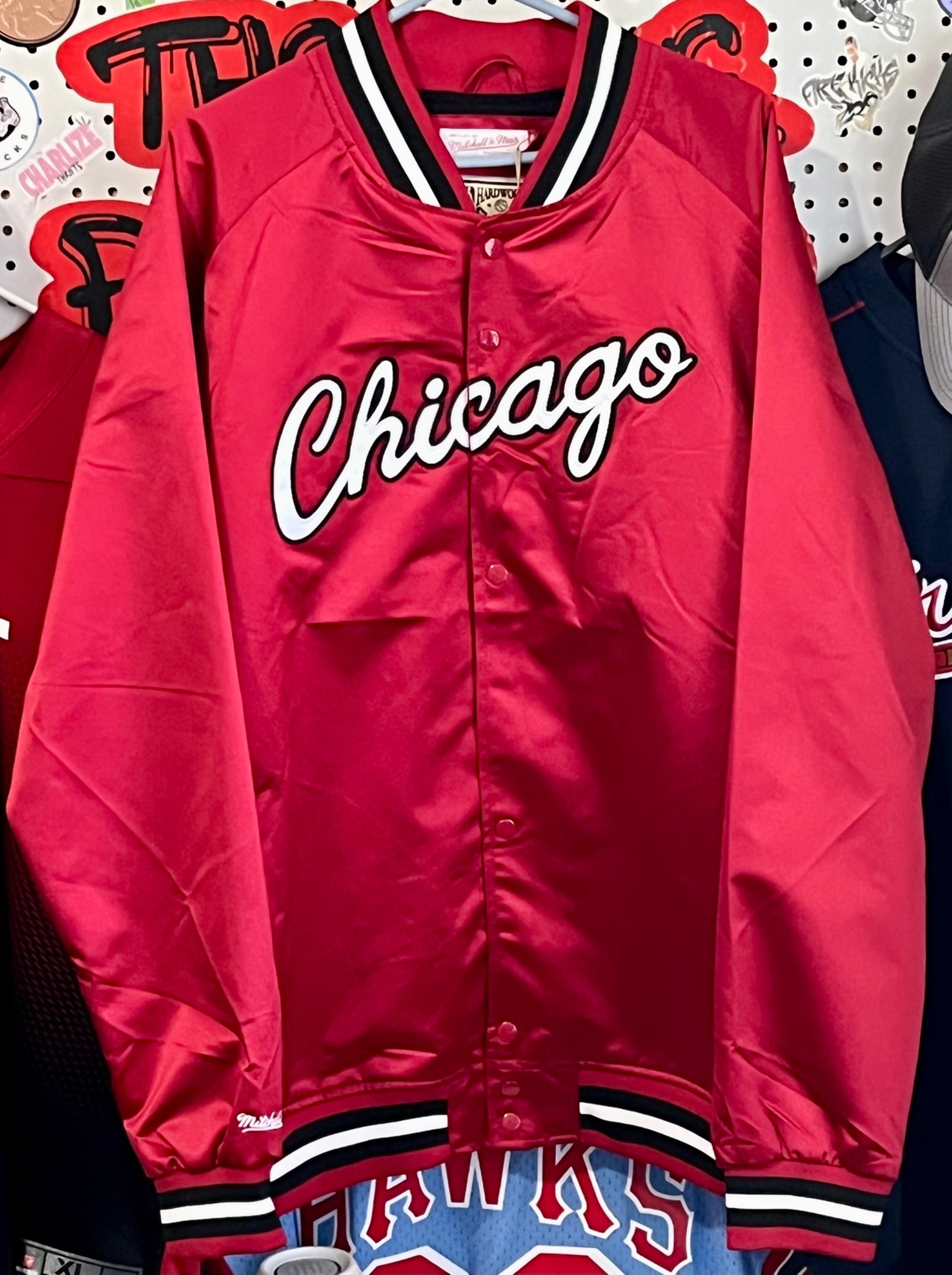NWT Mitchell & Ness Chicago Bulls Lightweight Satin Bomber Jacket Mens 3XL.