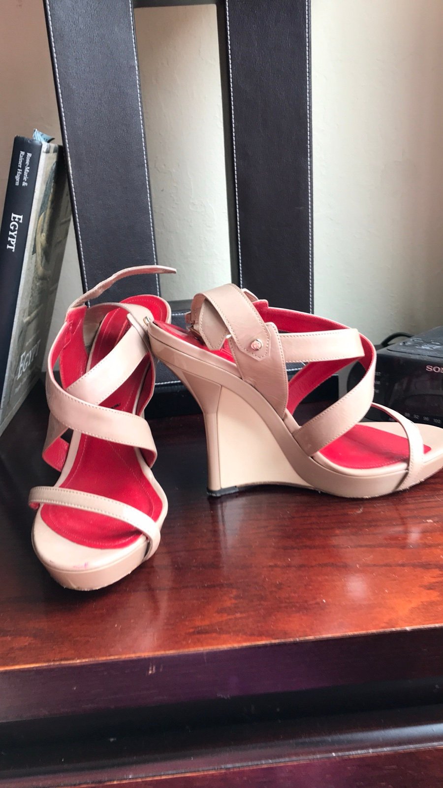 CESARE PACIOTTI PATENT LEATHER LIGHT PINK WEDGE SANDALS SZ 7