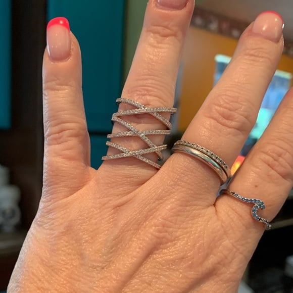 Stunning Moissanite spiral knuckle ring