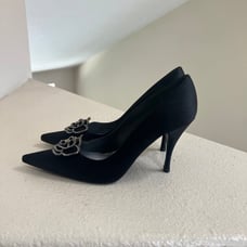 Stuart Weitzman Satin Crystal Flower Pointed Toe Rose Pumps Heels. 6.5