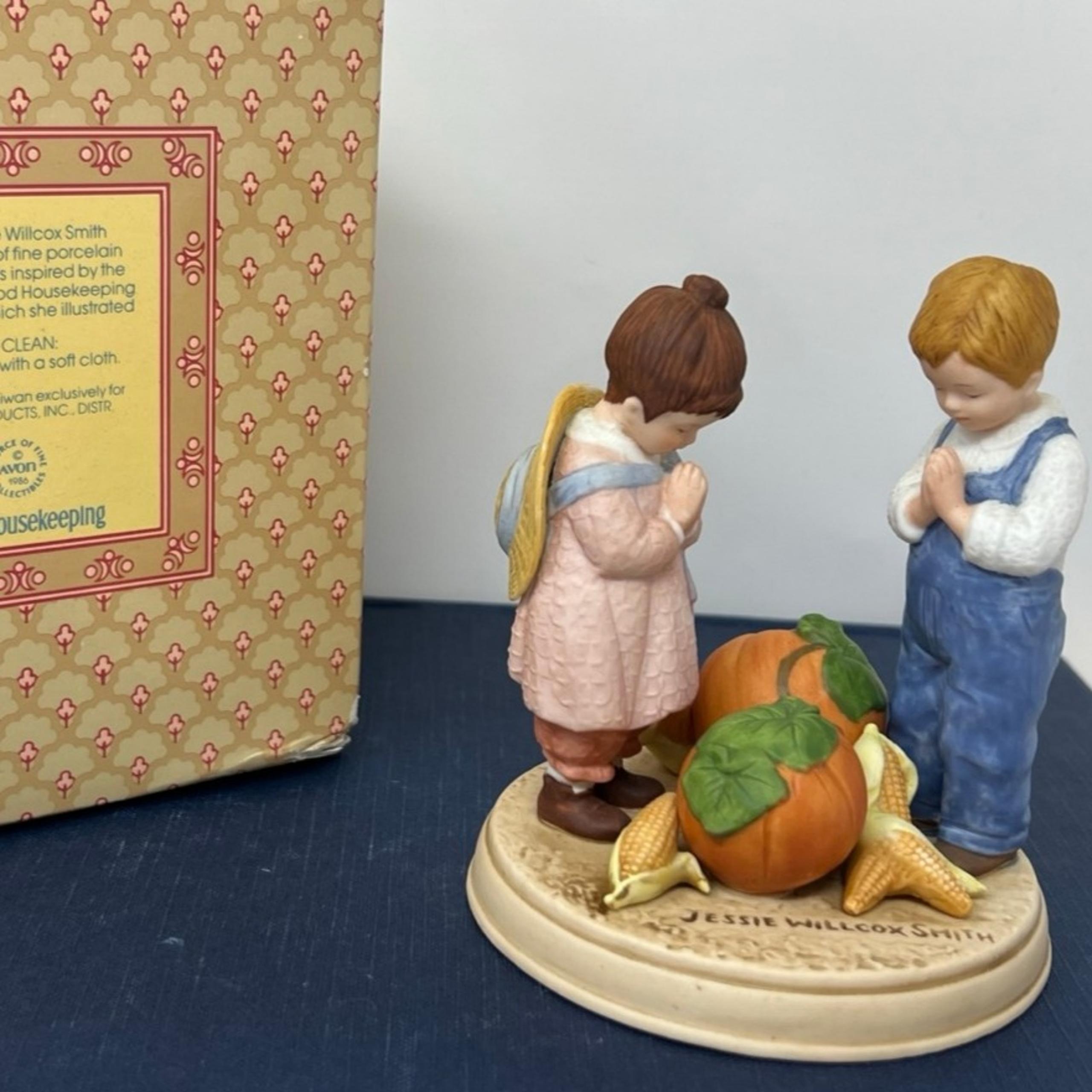 Avon Jessie Willcox Smith 1986 Thanksgiving Porcelain Figurine Giving Thanks