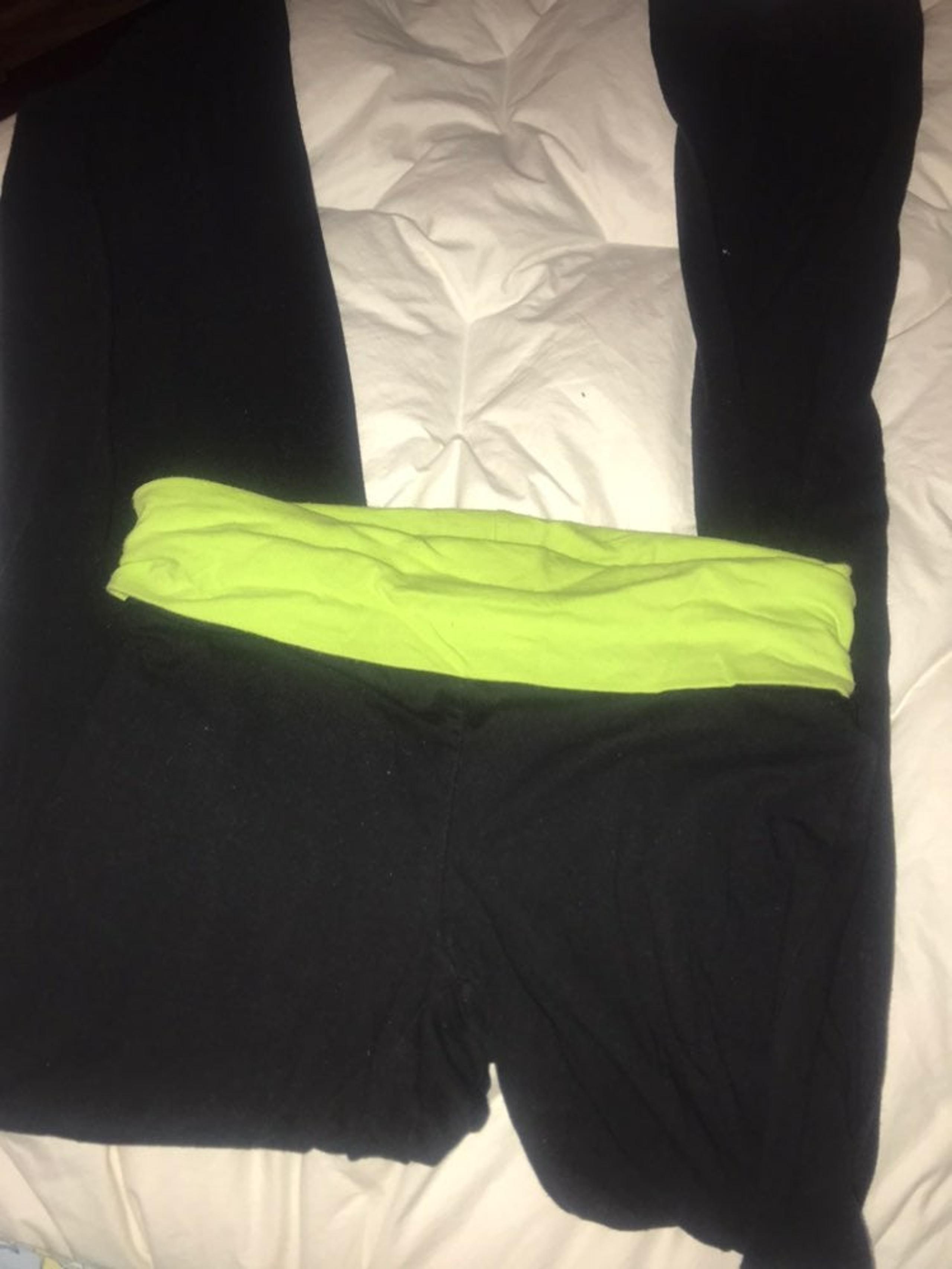 womens black yoga pants