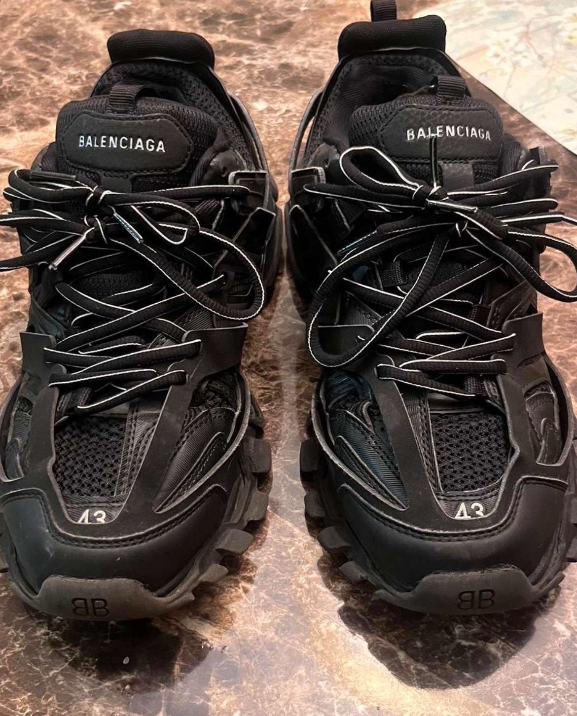 Balenciaga tracks non led