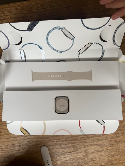 BRAND NEW Apple Watch Series 8 (41mm GPS) -Starlight Aluminum Case w/ Sport Band