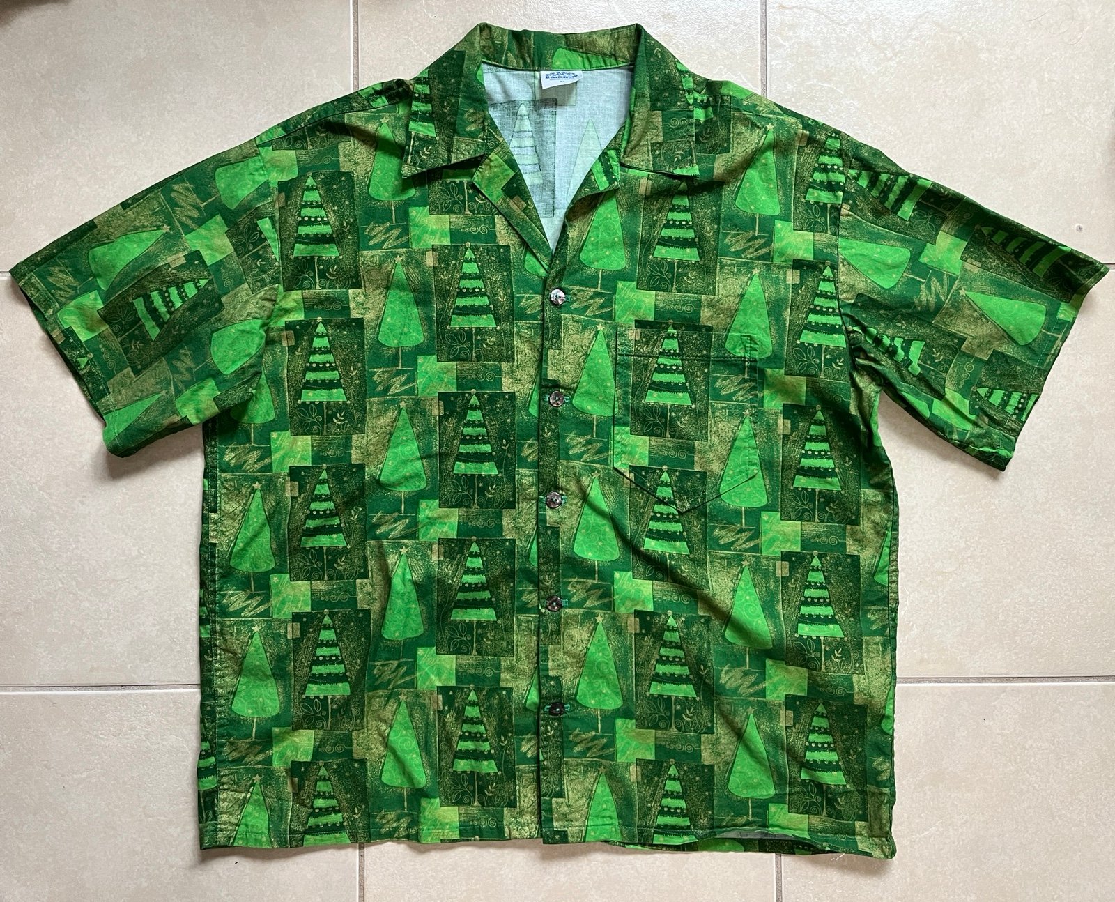Alohaland.com Men’s Hawaiian Shirt Sz XL Green Pines Tree Forest Short Sleeves