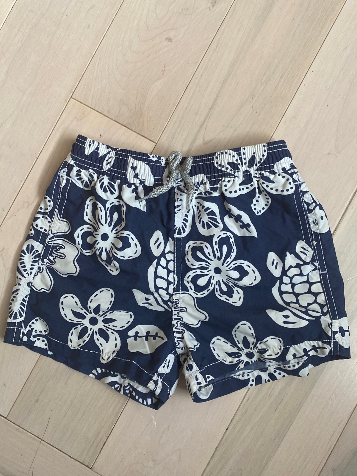 160 Vilebrequin boys navy white turtles flowers Shorts