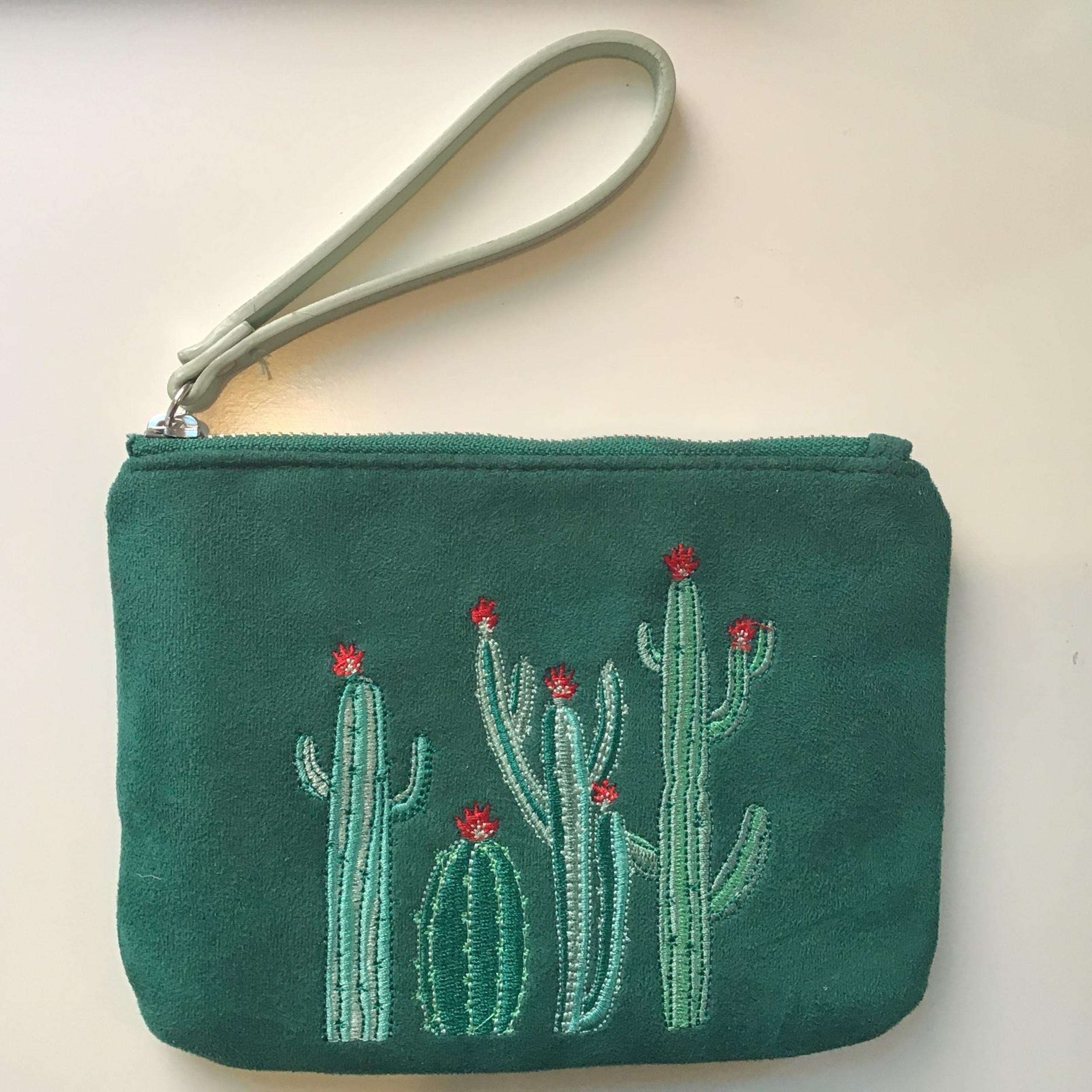 Cute cactus accesory bag