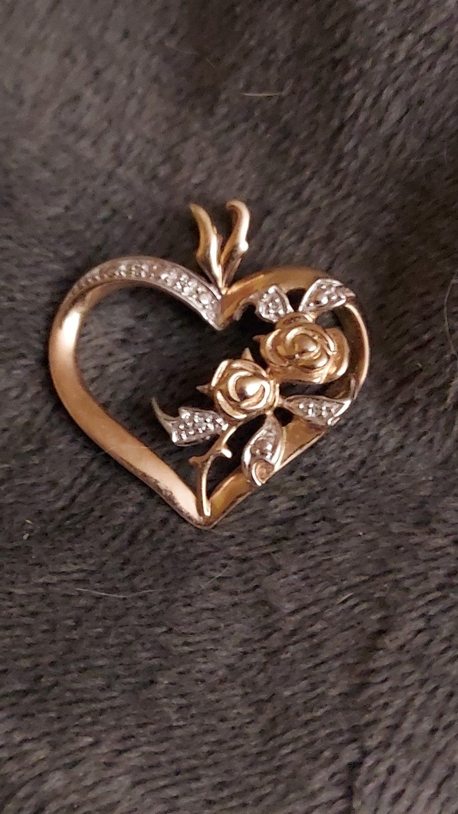 10 k gold heart pendant